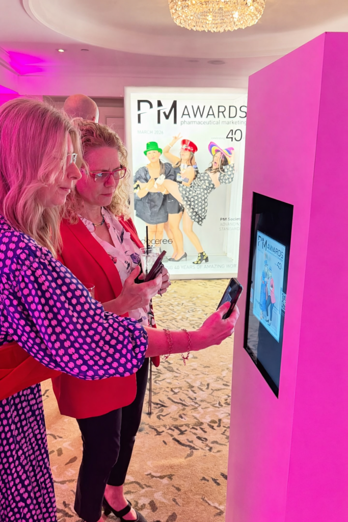 qr code scanning photo booth